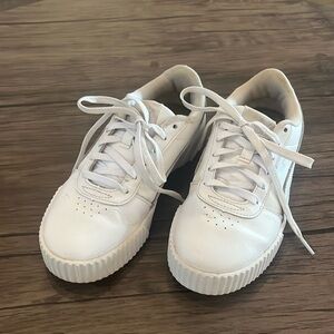 Women’s White Puma’s Size 7.